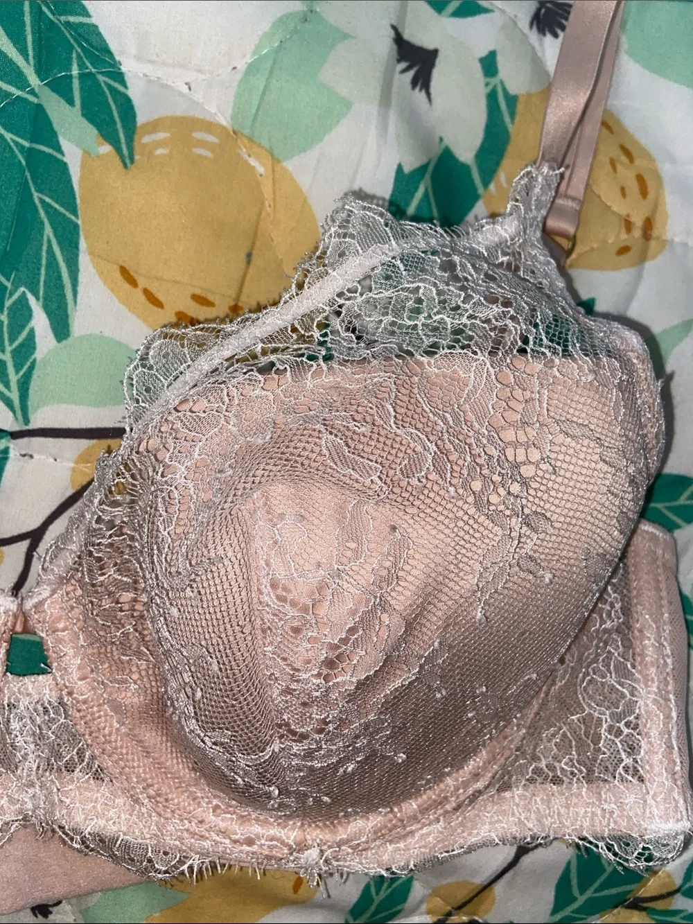 VS NUDE LACE PUSH-UP BRA Padded Sexy Angels Cream Lace EUC 34D PLUNGE
